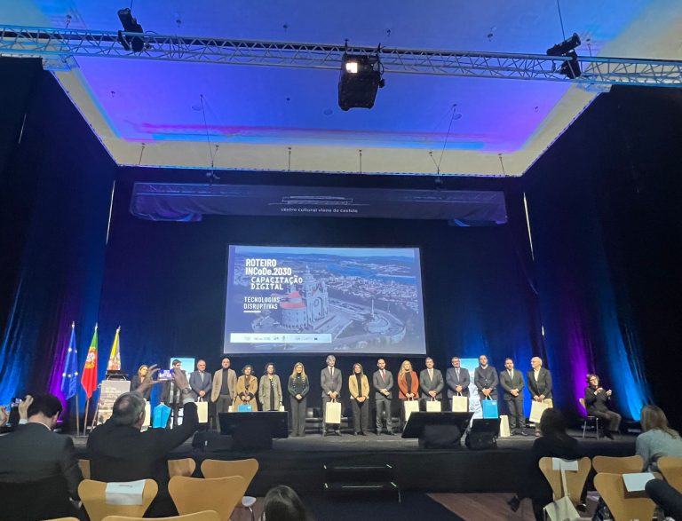 Centro EUSOUDIGITAL reforçado com material tecnológico