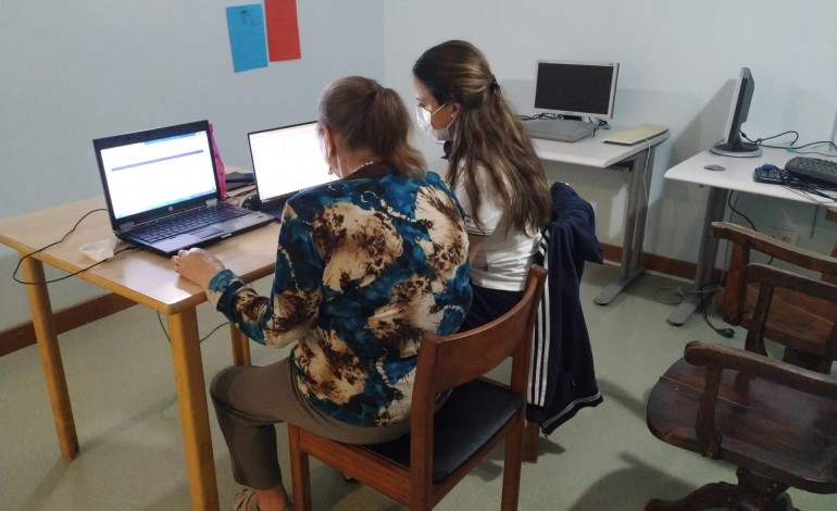 Estudantes do Politécnico ajudam pessoas com limitações na área digital