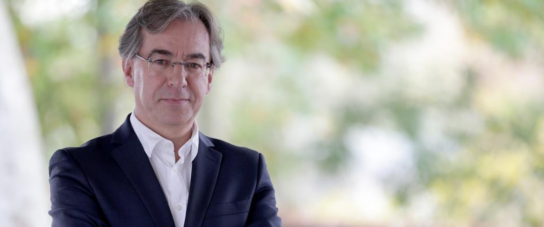 A digitalização das escolas é um processo que requer liderança informada e estratégica