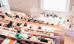 A Inteligência Artificial e o ensino superior: o fim dos professores ou um regresso às origens?